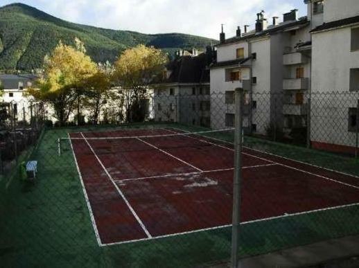 Apartamento Modesto En Las Montanas Del Pirineo Aragones En Alquiler Altruista Economico Villanua Exterior photo